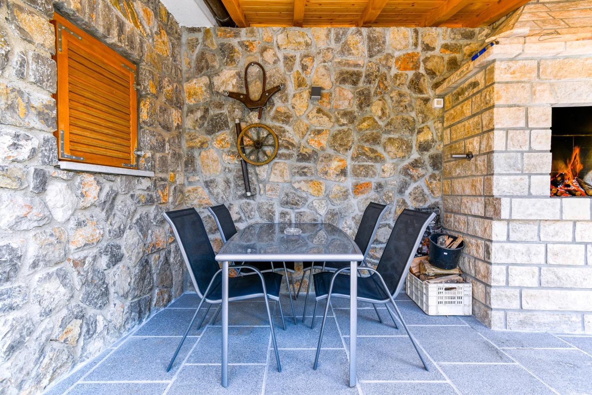 Apartman Lavanda Sa Bazenom I Okucnicom 4* Hreljin エクステリア 写真